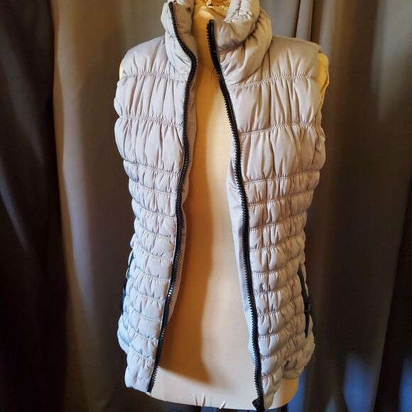 Cache Gray & Black Faux Leather Trim Puffer Vest, Size Med - Picture 2 of 9